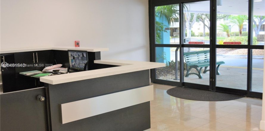 Condo in Hollywood, Florida, 2 bedrooms № 1897573