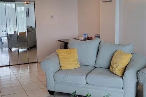 Condominio en venta en Hollywood, Florida, 2 dormitorios, 102.19 m2 № 1897573 - foto 9