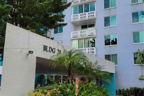 Condominio en venta en Hollywood, Florida, 2 dormitorios, 102.19 m2 № 1897573 - foto 2
