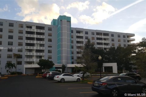 Condominio en venta en Hollywood, Florida, 2 dormitorios, 102.19 m2 № 1897573 - foto 25
