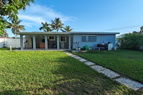 Villa ou maison à Palm Springs, Floride 4 chambres, 109.62 m2 № 2301729