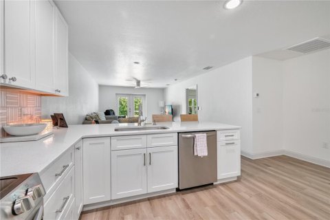 House in Lakeland, Florida 3 bedrooms, 122.26 sq.m. № 1909808 - photo 8
