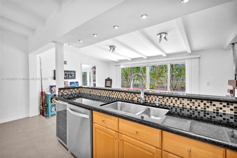 Villa ou maison à vendre à Fort Lauderdale, Floride: 3 chambres, 156.82 m2 № 2018608 - photo 11