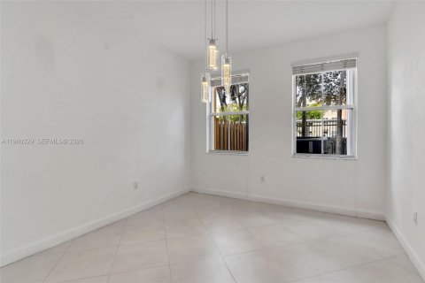Villa ou maison à vendre à Doral, Floride: 5 chambres, 221.01 m2 № 2021811 - photo 5