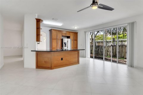 Villa ou maison à vendre à Doral, Floride: 5 chambres, 221.01 m2 № 2021811 - photo 9