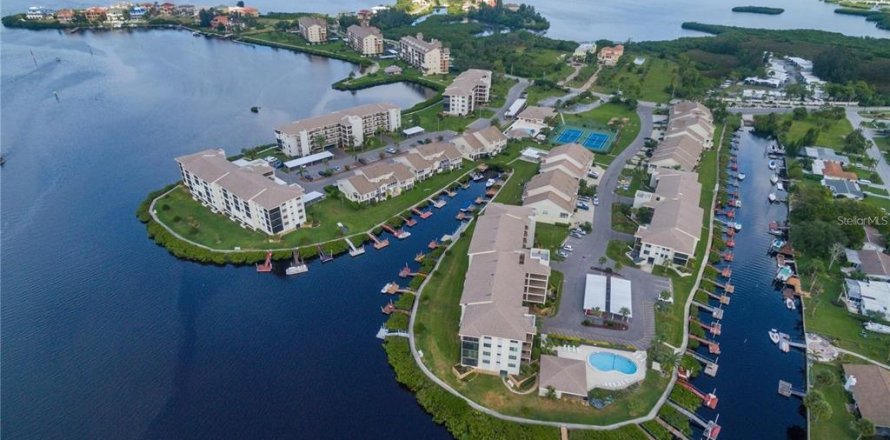 Condo à Port Richey, Floride, 2 chambres  № 2100393