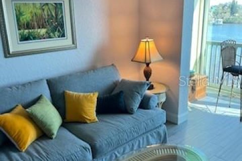 Copropriété à louer à Port Richey, Floride: 2 chambres, 110.37 m2 № 2100393 - photo 3