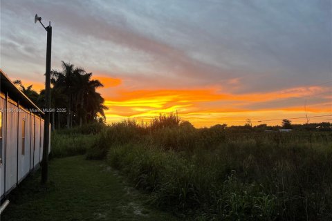 Immobilier commercial à vendre à Miami, Floride № 1953288 - photo 1