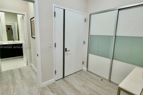 Condo in Miami, Florida, 3 bedrooms  № 2010279 - photo 29