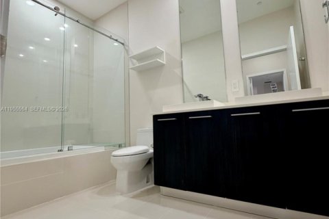 Condo in Miami, Florida, 3 bedrooms  № 2010279 - photo 21