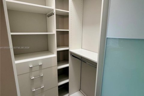 Condo in Miami, Florida, 3 bedrooms  № 2010279 - photo 18