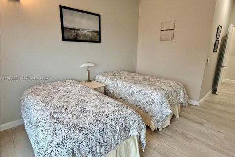 Condo in Miami, Florida, 3 bedrooms  № 2010279 - photo 23