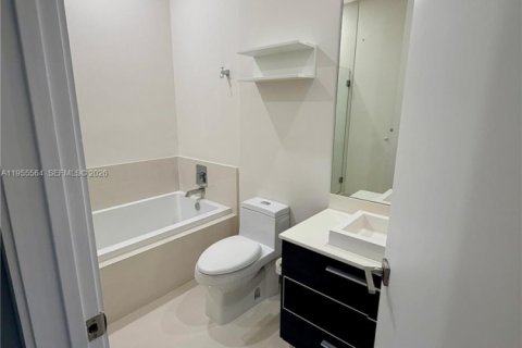 Condo in Miami, Florida, 3 bedrooms  № 2010279 - photo 12