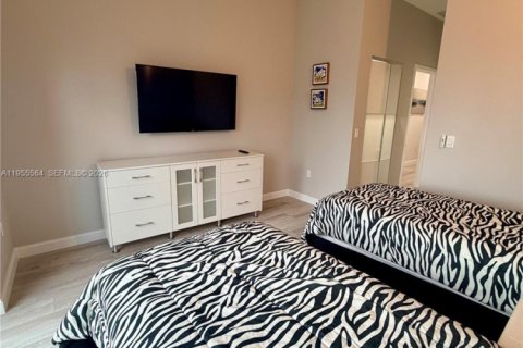 Condo in Miami, Florida, 3 bedrooms  № 2010279 - photo 16