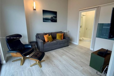 Condo in Miami, Florida, 3 bedrooms  № 2010279 - photo 8