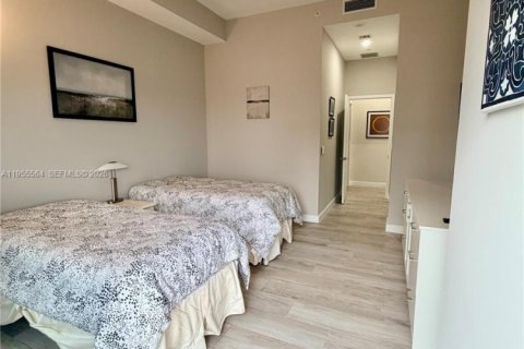 Condo in Miami, Florida, 3 bedrooms  № 2010279 - photo 25