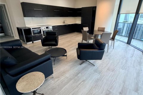 Condo in Miami, Florida, 3 bedrooms  № 2010279 - photo 5