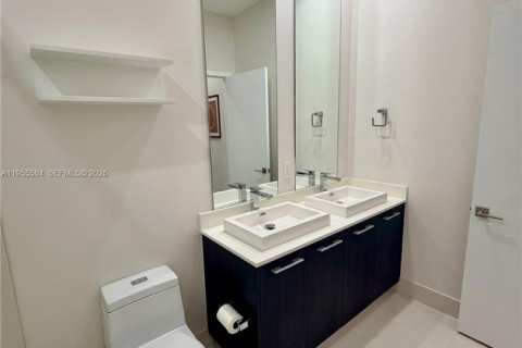 Condo in Miami, Florida, 3 bedrooms  № 2010279 - photo 20