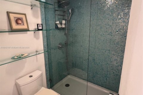 Condominio en alquiler en Miami Beach, Florida, 49.24 m2 № 1940728 - foto 21