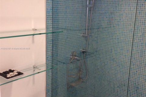 Condominio en alquiler en Miami Beach, Florida, 49.24 m2 № 1940728 - foto 22