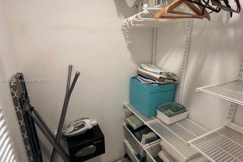 Condominio en alquiler en Miami Beach, Florida, 49.24 m2 № 1940728 - foto 27