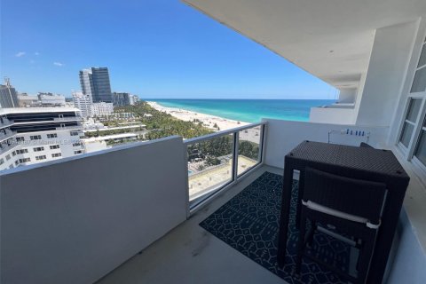 Condominio en alquiler en Miami Beach, Florida, 49.24 m2 № 1940728 - foto 2