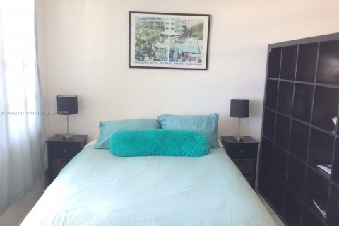 Condominio en alquiler en Miami Beach, Florida, 49.24 m2 № 1940728 - foto 12