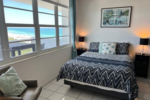 Condominio en alquiler en Miami Beach, Florida, 49.24 m2 № 1940728 - foto 13