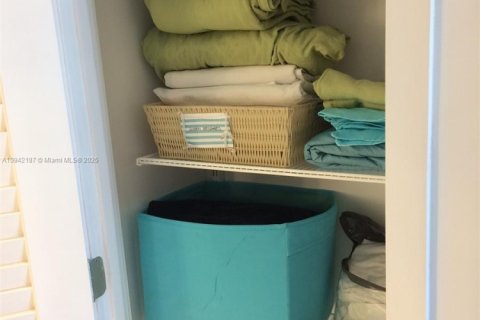 Condominio en alquiler en Miami Beach, Florida, 49.24 m2 № 1940728 - foto 26