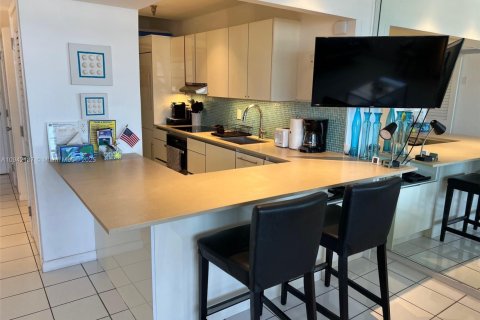 Condominio en alquiler en Miami Beach, Florida, 49.24 m2 № 1940728 - foto 17