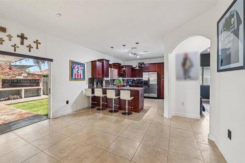 House in Miami, Florida 4 bedrooms, 181.35 sq.m. № 1895871 - photo 10