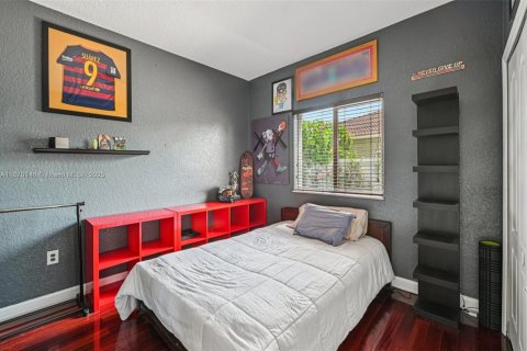 House in Miami, Florida 4 bedrooms, 181.35 sq.m. № 1895871 - photo 18