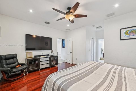 House in Miami, Florida 4 bedrooms, 181.35 sq.m. № 1895871 - photo 26