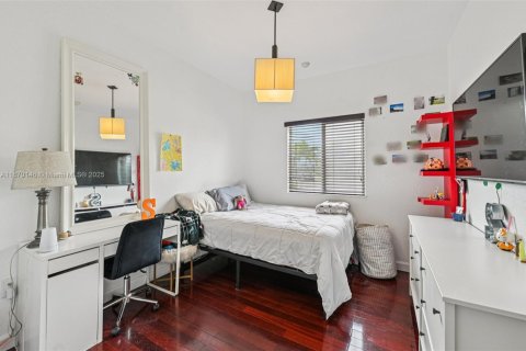 House in Miami, Florida 4 bedrooms, 181.35 sq.m. № 1895871 - photo 20
