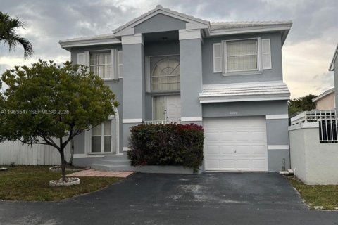 House in Miami, Florida 4 bedrooms, 160.26 sq.m. № 2025687