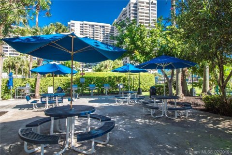 Condo in Hallandale Beach, Florida, 1 bedroom № 1995908 - photo 22