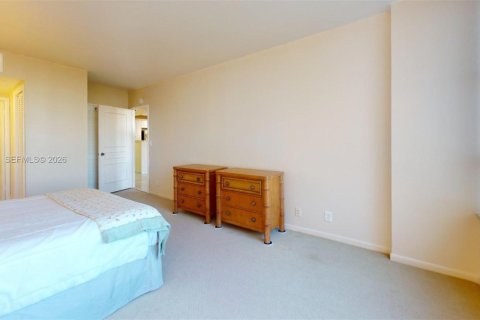 Condo in Hallandale Beach, Florida, 1 bedroom № 1995908 - photo 13