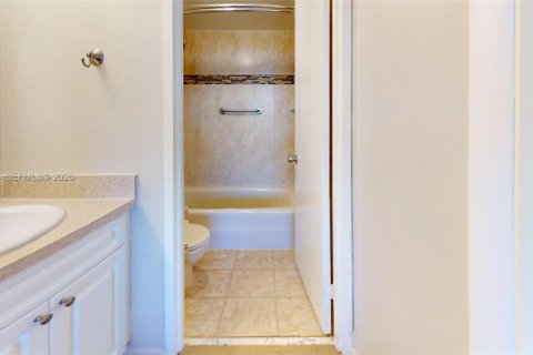 Condo in Hallandale Beach, Florida, 1 bedroom № 1995908 - photo 17