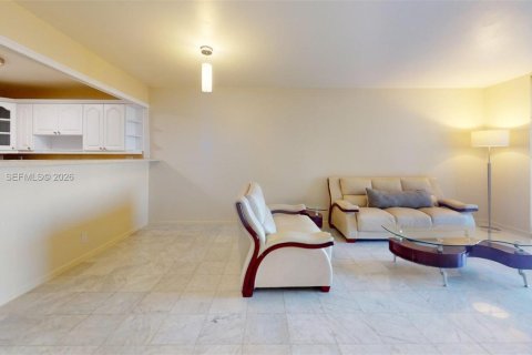 Condo in Hallandale Beach, Florida, 1 bedroom № 1995908 - photo 4