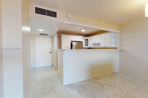 Condo in Hallandale Beach, Florida, 1 bedroom № 1995908 - photo 9