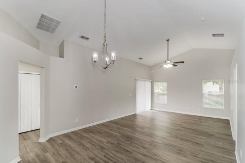 Villa ou maison à louer à Tavares, Floride: 3 chambres, 148.27 m2 № 2100207 - photo 5