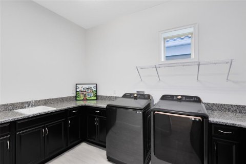 House in Orlando, Florida 4 bedrooms, 351.54 sq.m. № 1873743 - photo 19