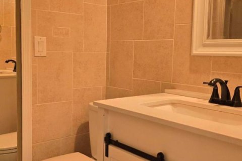 Townhouse in Palm Springs, Florida 2 bedrooms, 114.46 sq.m. № 2273523 - photo 10