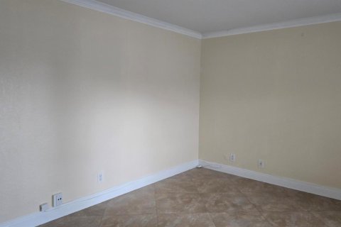 Townhouse in Palm Springs, Florida 2 bedrooms, 114.46 sq.m. № 2273523 - photo 14