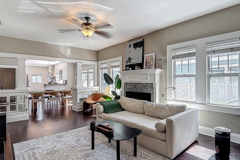 House in Tampa, Florida 3 bedrooms, 130.25 sq.m. № 1725567 - photo 5