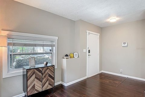House in Tampa, Florida 3 bedrooms, 130.25 sq.m. № 1725567 - photo 3