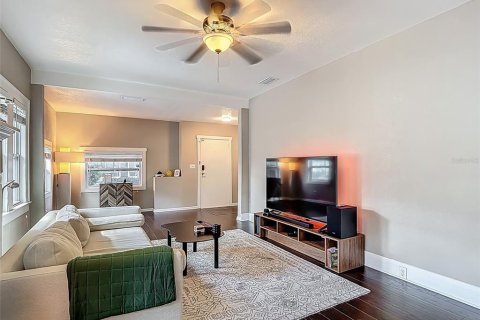 House in Tampa, Florida 3 bedrooms, 130.25 sq.m. № 1725567 - photo 7