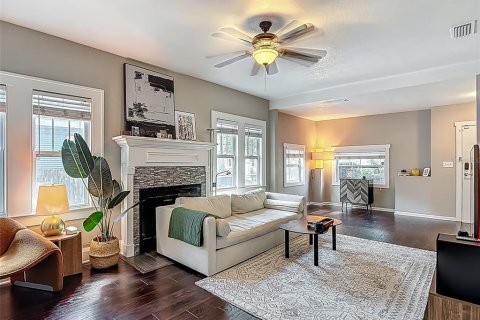 House in Tampa, Florida 3 bedrooms, 130.25 sq.m. № 1725567 - photo 9