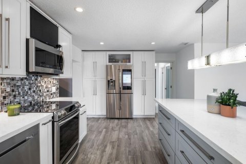 Casa en venta en Miami, Florida, 4 dormitorios, 164.9 m2 № 1969223 - foto 8