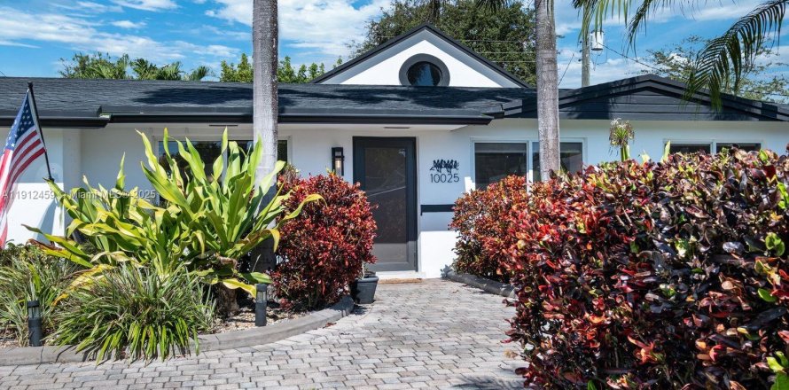 Casa en Miami, Florida 4 dormitorios, 164.9 m2 № 1969223